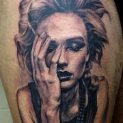 betty_festival_tatouage_blonde