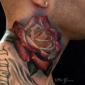 phil_garcia_rose_tatouage_cou_réaliste_cantal