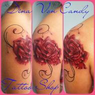 dina_von_candy_meilleure_tatoueuse_languedoc_roussillon_convention_tatouage_france_cantal_ink